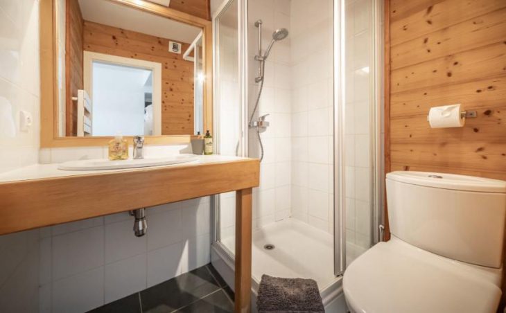 Chalet 14, Morzine, Shower